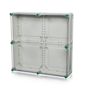 Ein Polycarbonat-Leergehäuse mit transparentem Deckel und einem transparenten Hintergrund hinter dem Produkt.