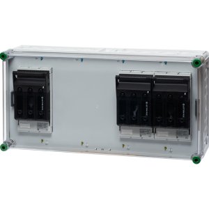 Sicherungstrennschalter aus Polycarbonat und mit den Maßen 60 x 30 cm, dahinter befindet sich ein transparenter Hintergrund.